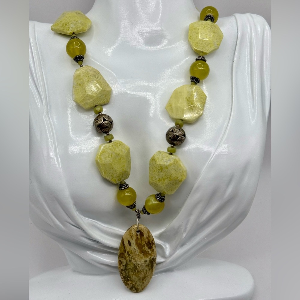 Elegant Large Serpentine Lime Green Gemstone & Glass w Silver Accent Choker EUC